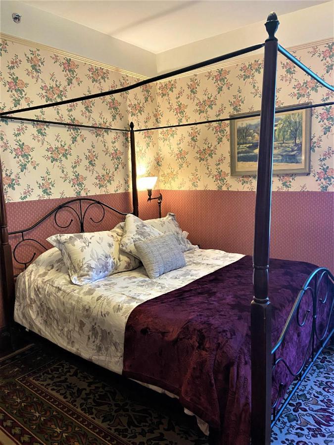 Marketa'S Bed And Breakfast Victoria Esterno foto